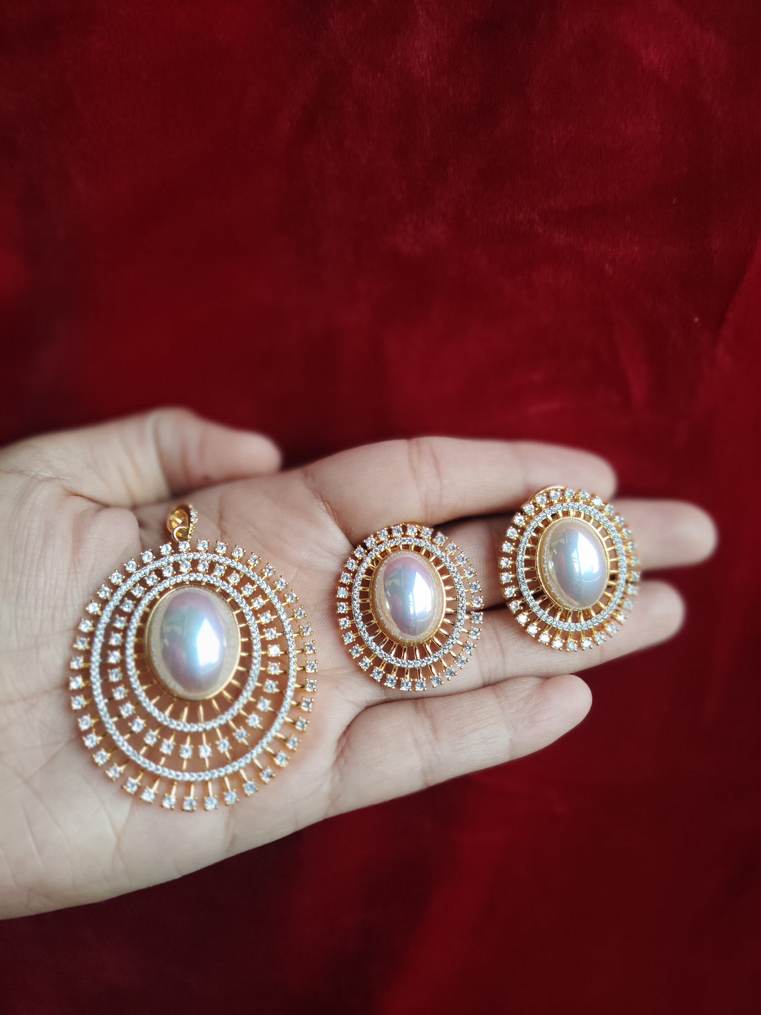 Luna Pearl Stud Earrings
