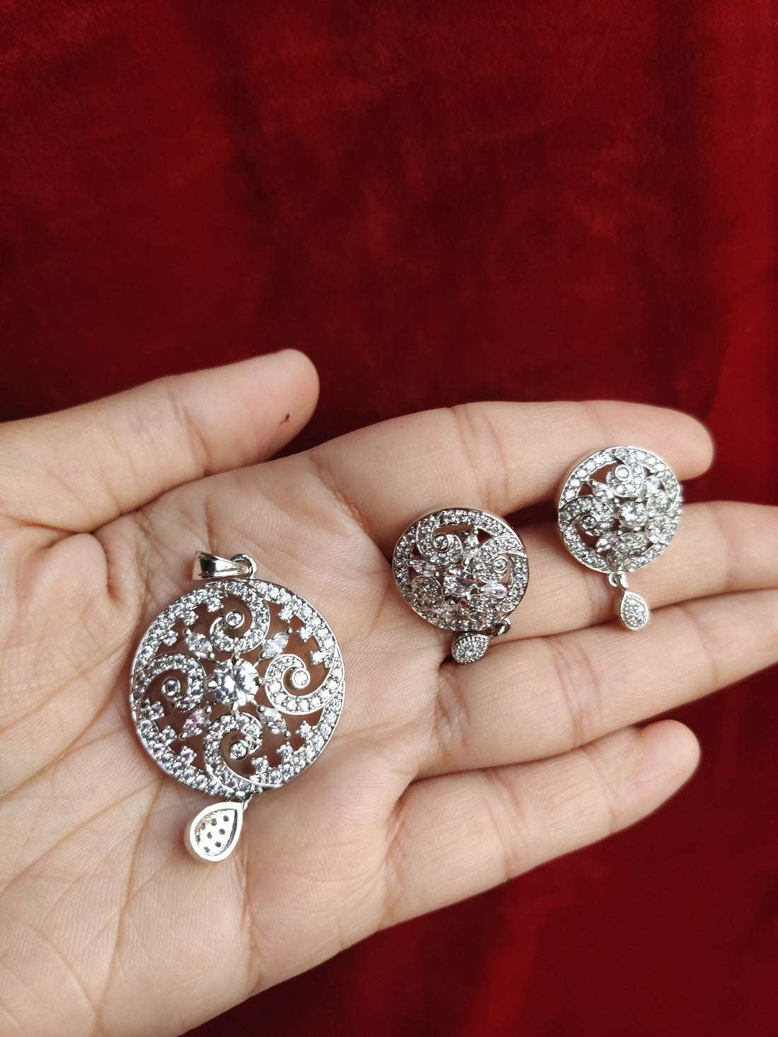 CRAZY PENDENT SET