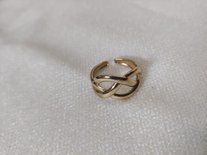 Ashi Bold Infinity Cuff – Anti-Tarnish Finish