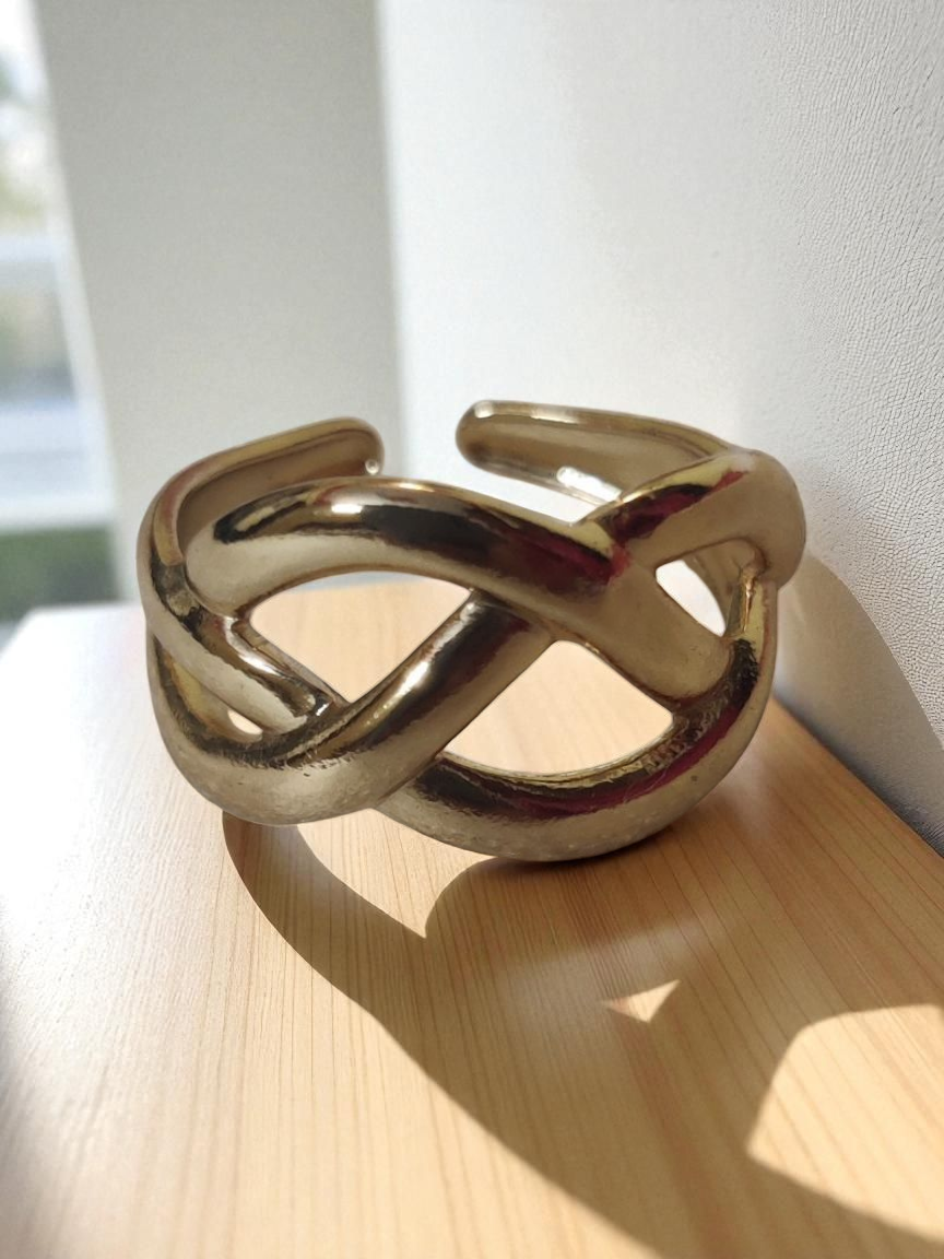 Ashi Bold Infinity Cuff – Anti-Tarnish Finish