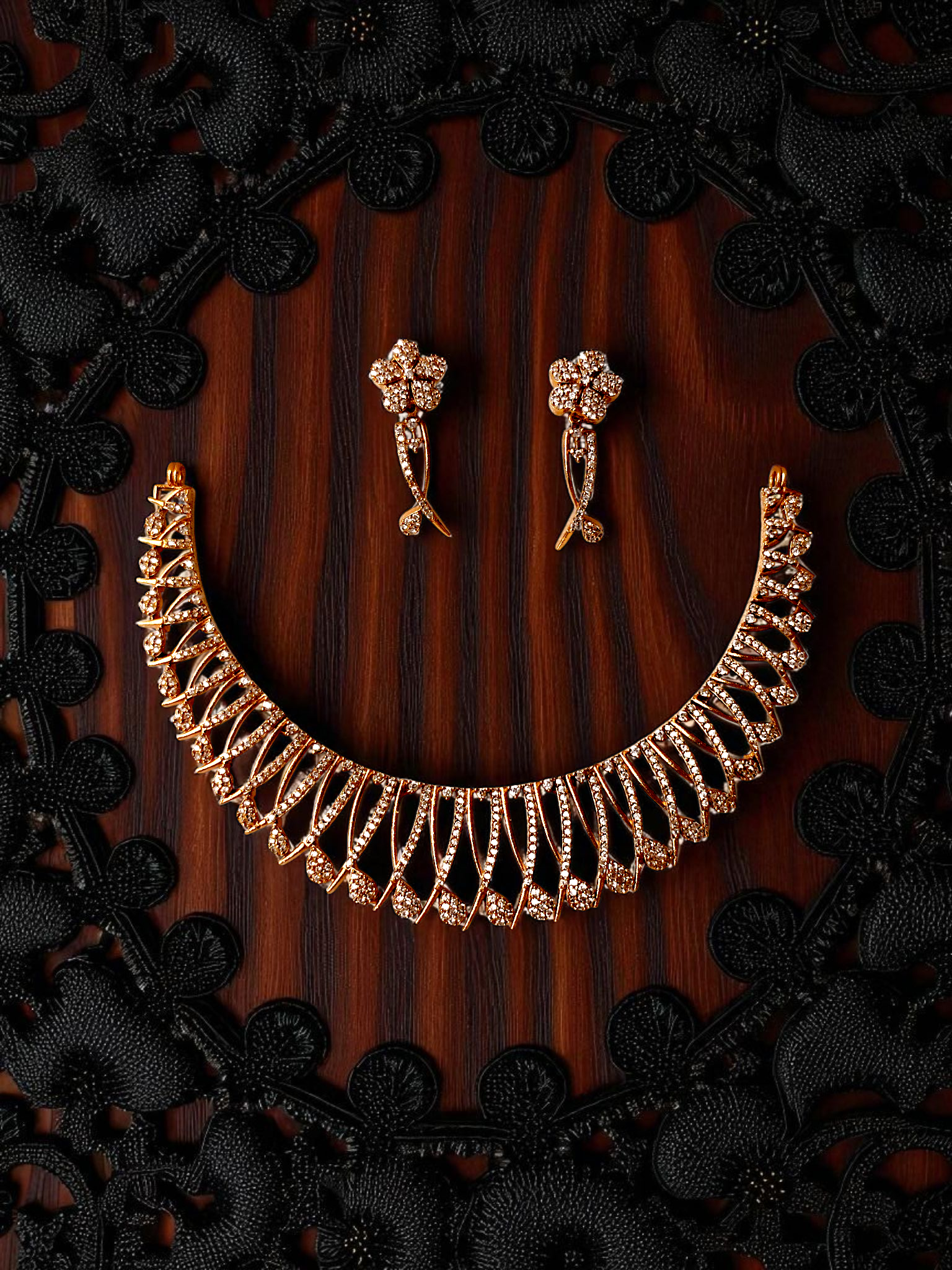 Ashi Crown Radiance Necklace Set