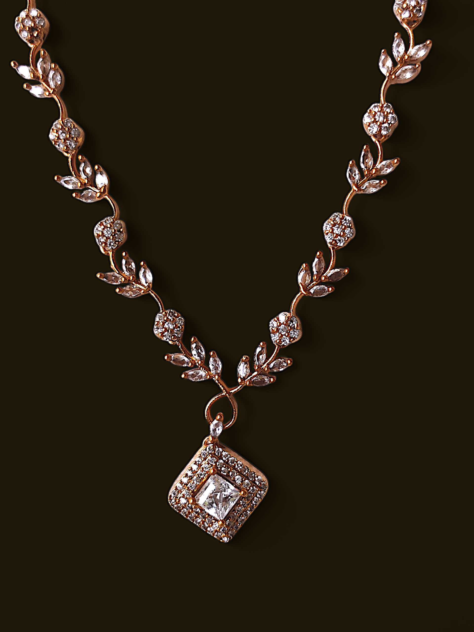 Ashi Leaf Spark Necklace Set