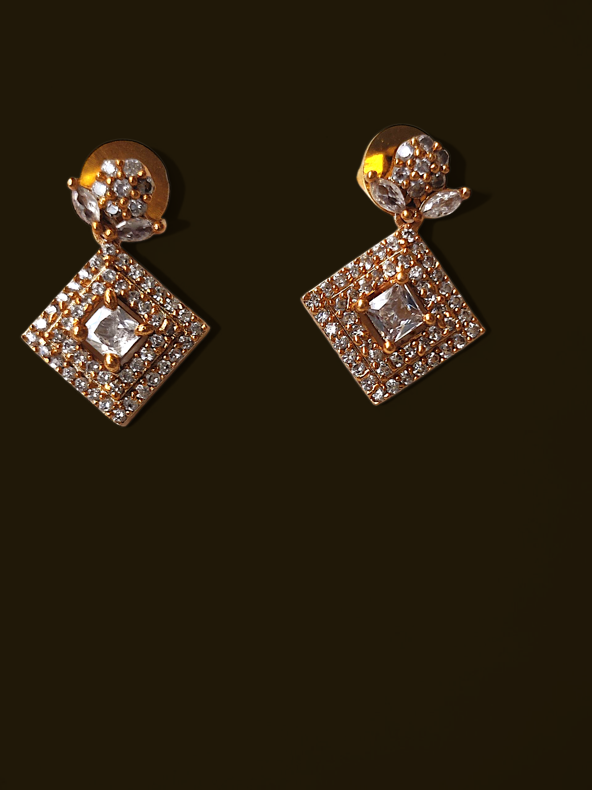 Ashi Leaf Spark Necklace Set