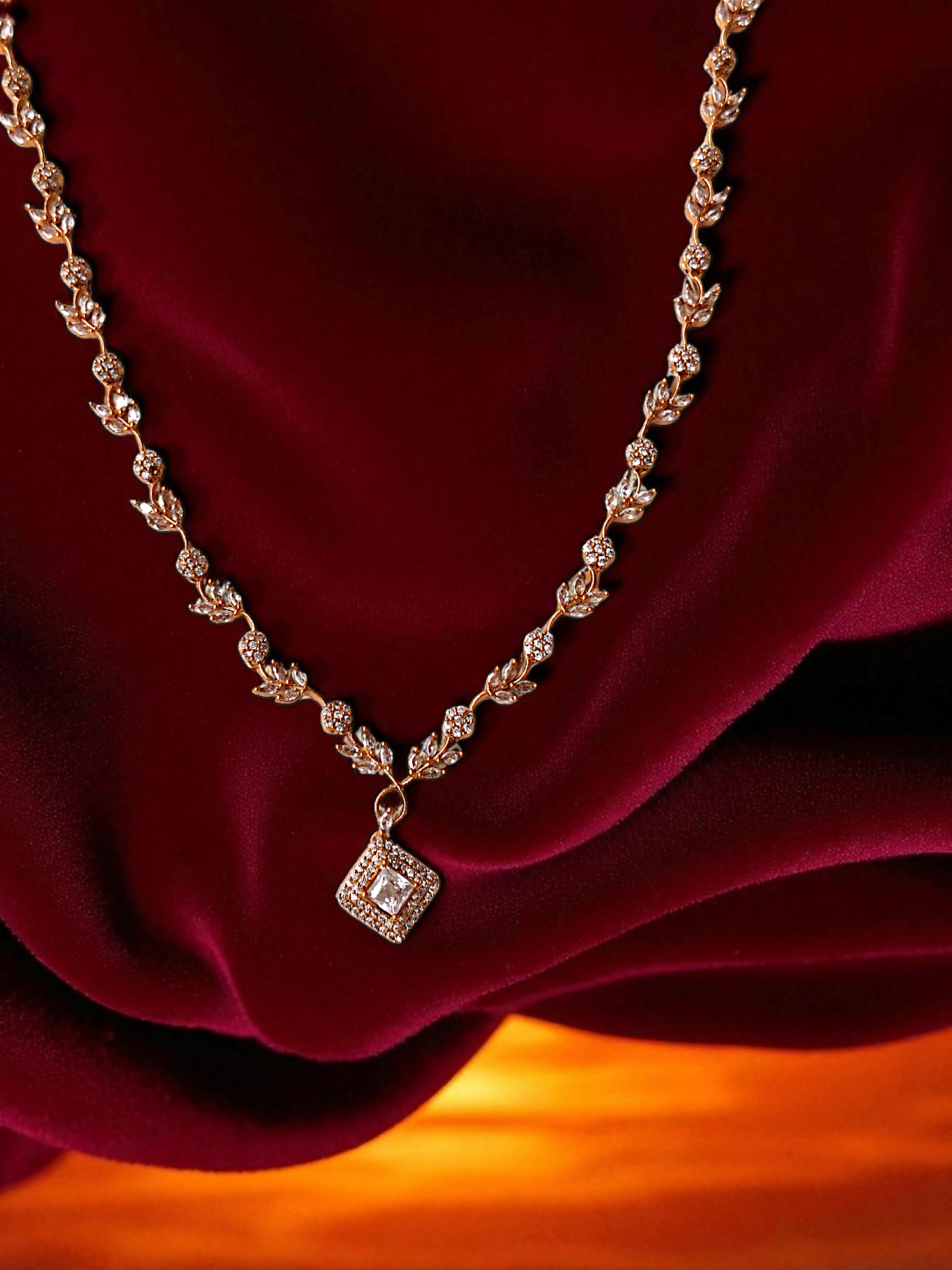 Ashi Leaf Spark Necklace Set