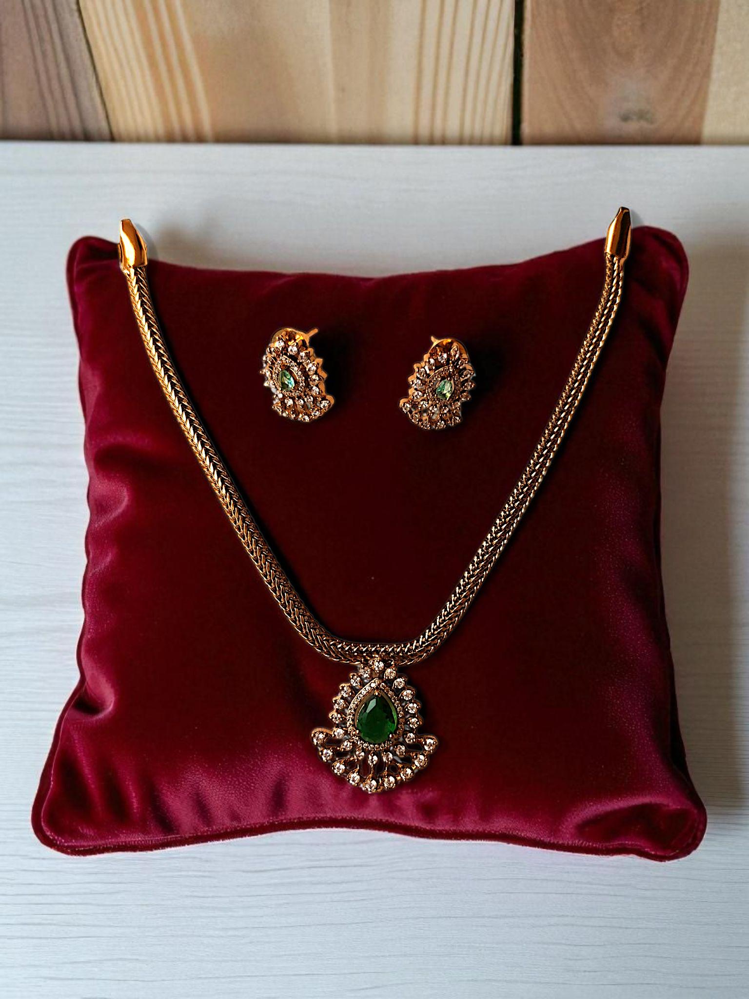 Ashi Creations: Emerald Drop Necklace Set