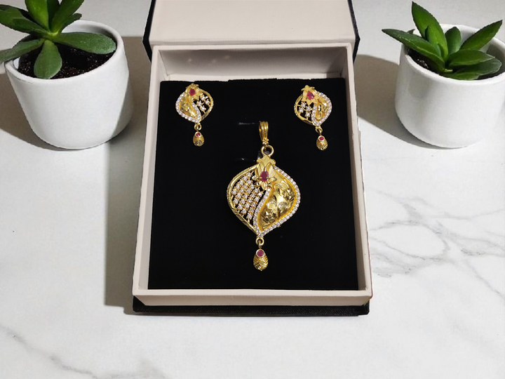 Ashi Dew Spark Pendant Set – Golden Touch
