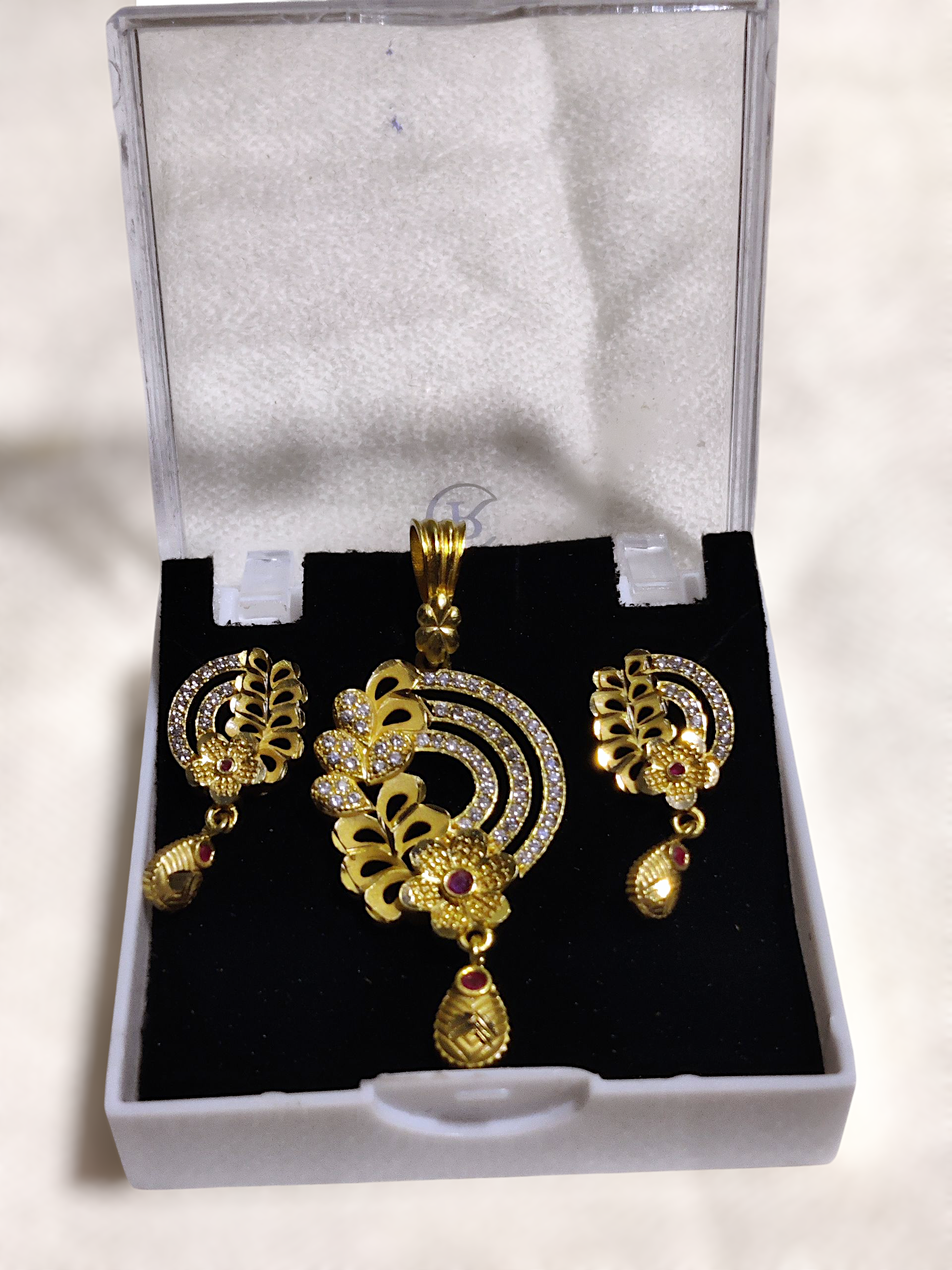 Ashi Floral Arc Pendant Set – Gold Plated Elegance with Stonework