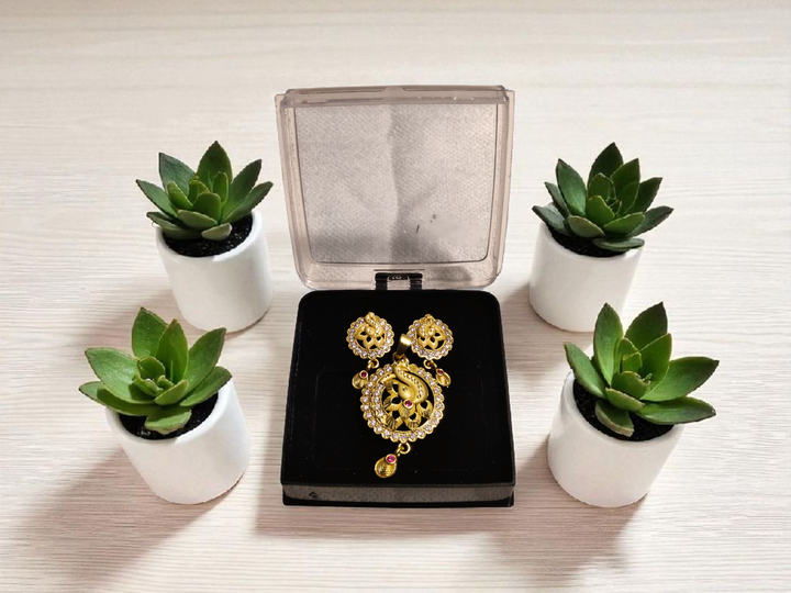 Ashi Regal Paisley Pendant Set – Traditional Gold-Toned Beauty