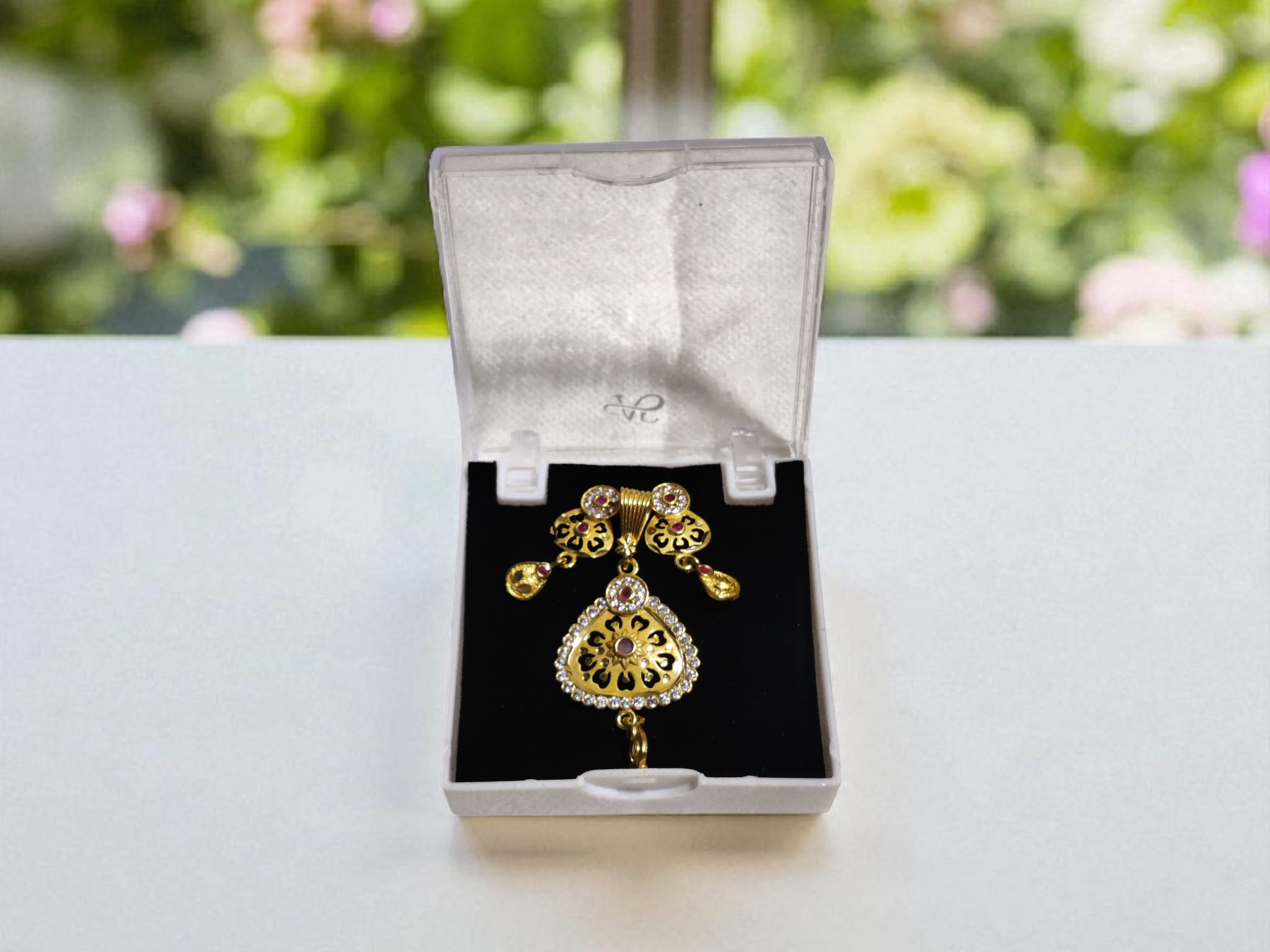 Ashi Floral Drop Pendant Set – Golden Elegance