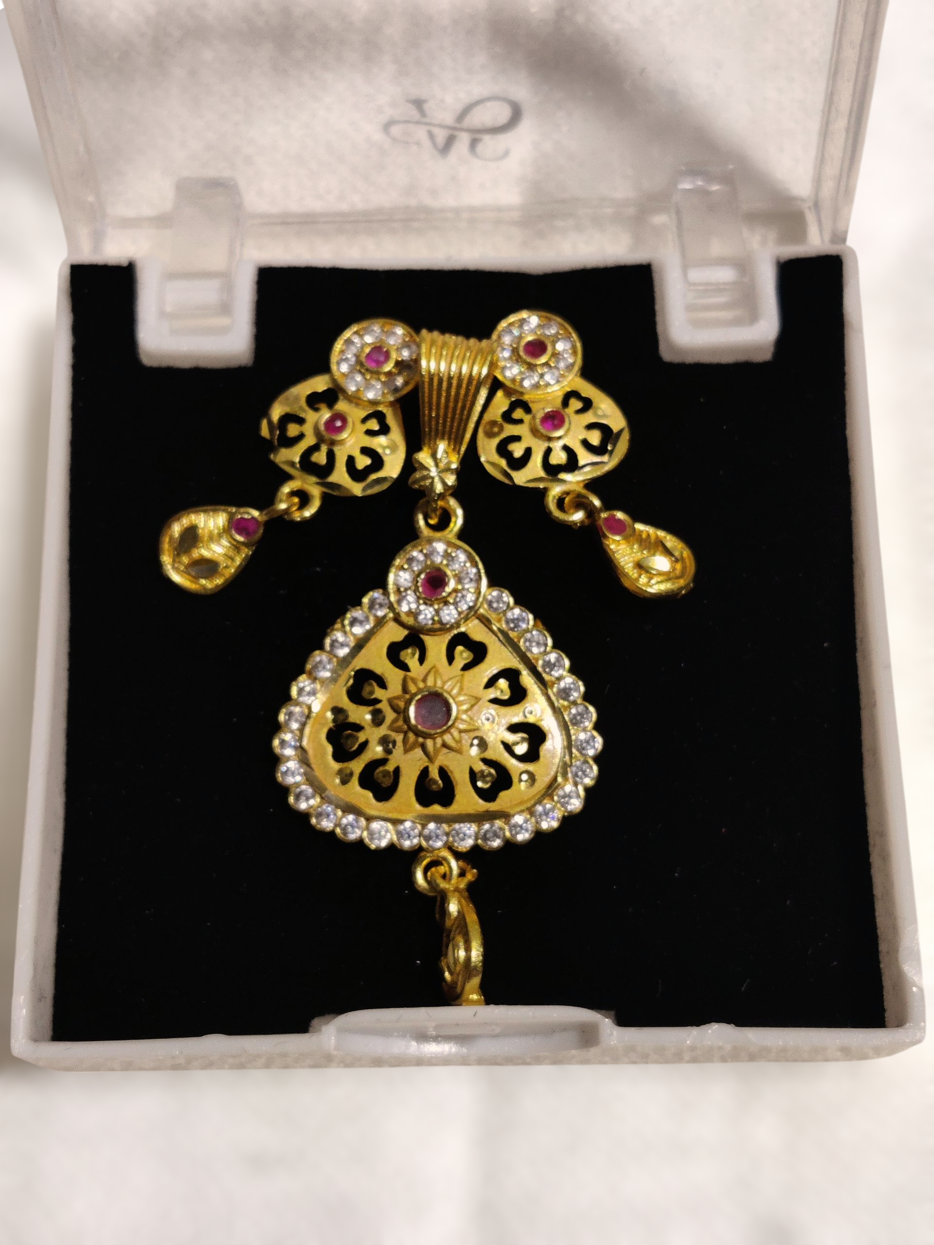 Ashi Floral Drop Pendant Set – Golden Elegance