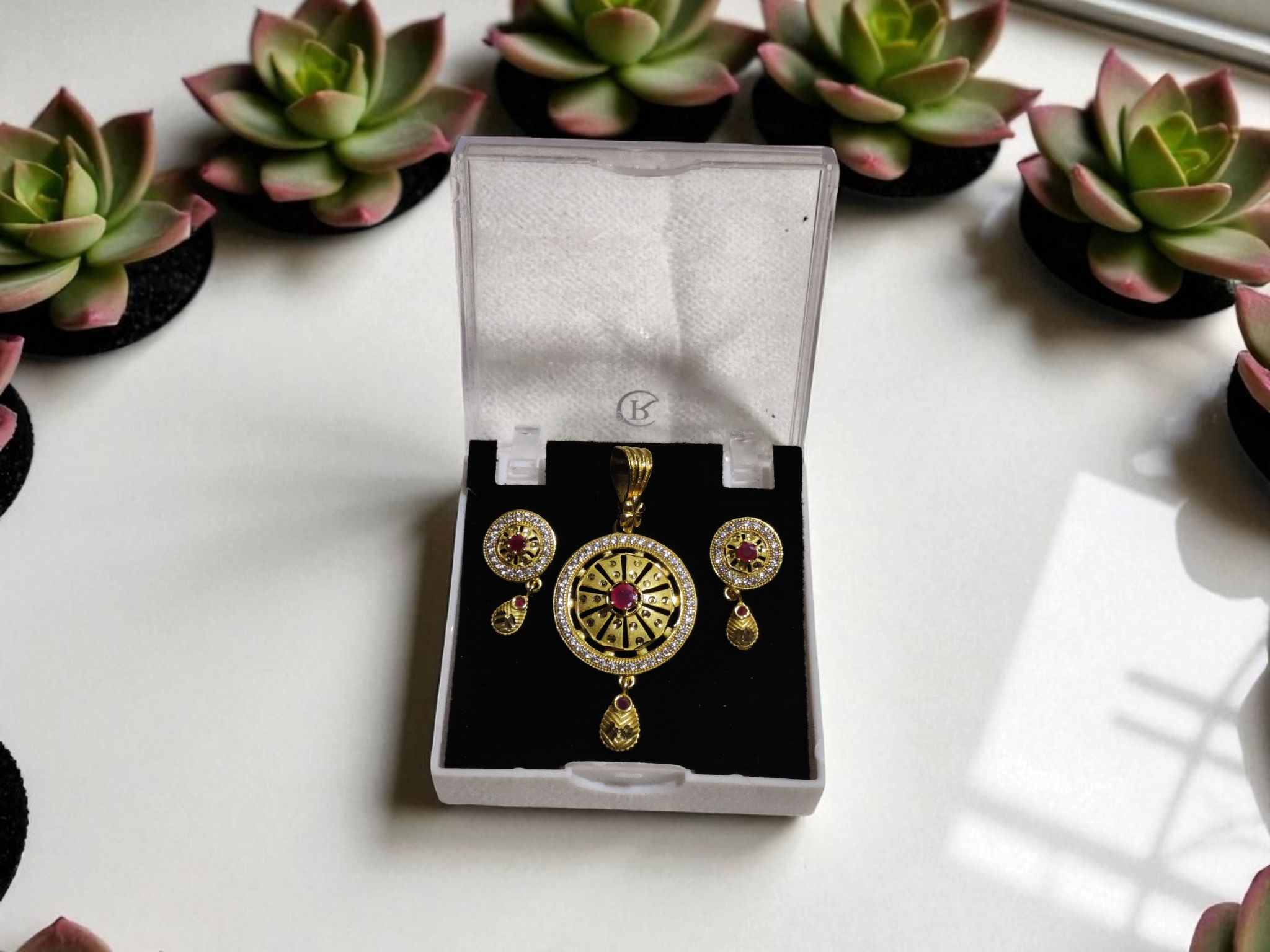 Ashi Royal Radiance Pendant Set – Golden Aura