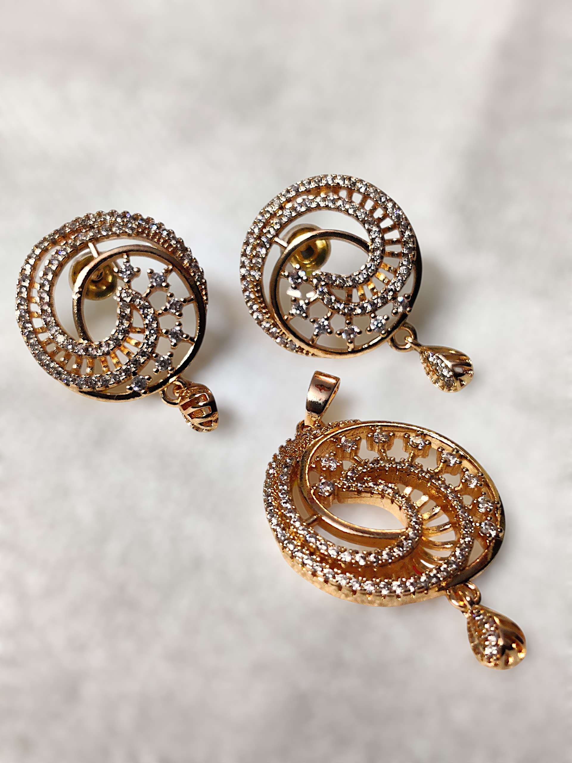 Ashi Ziya Spiral Pendant Set