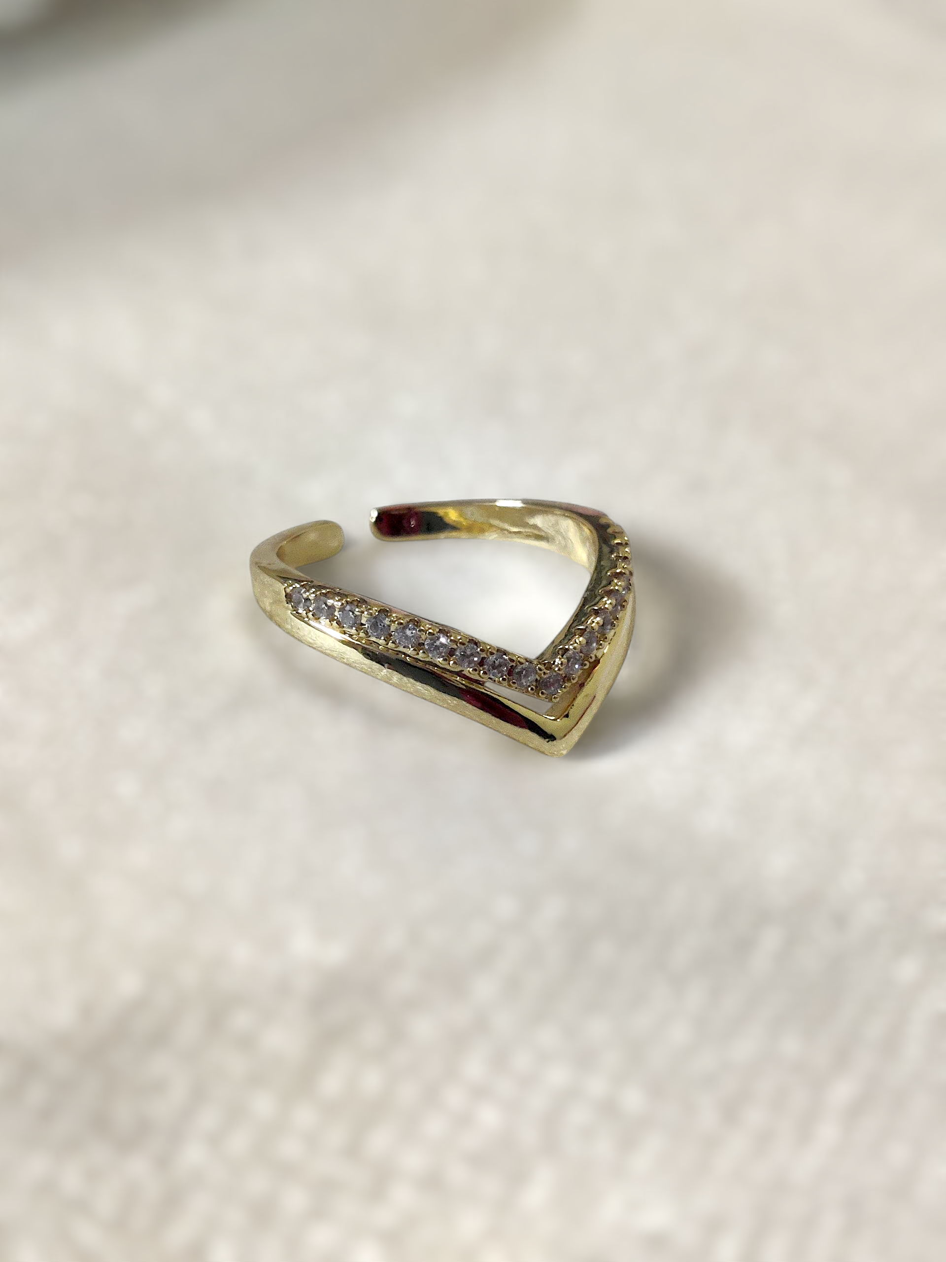 Ashi V-Glam Anti-Tarnish Ring